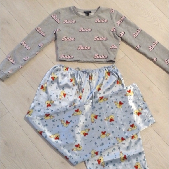 SET!! BARBIE Crop SWEATSHIRT & SHINY Satin Like Wide Leg RUBBER DUCKY Pants! - Picture 3 of 8